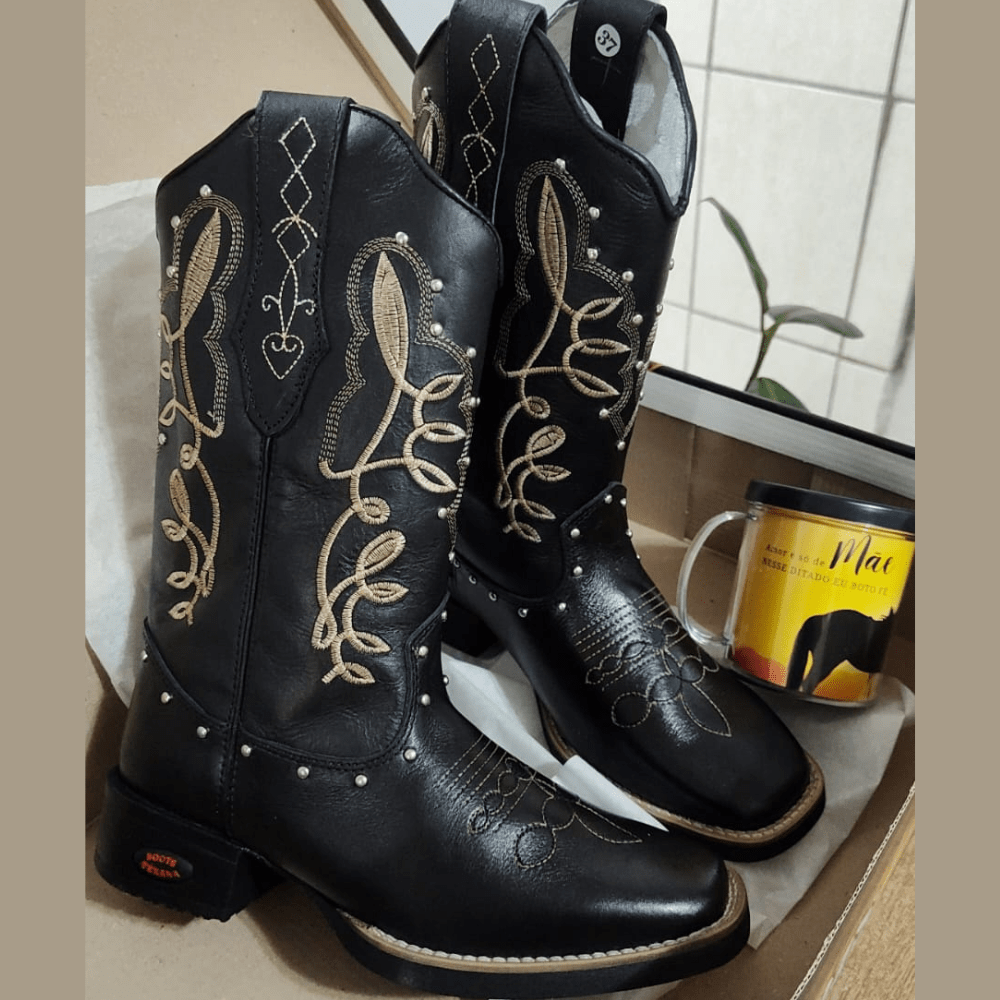 Bota Texana Feminina em Couro Legítimo Detalhes Metal
