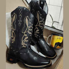 Bota Texana Feminina em Couro Legítimo Detalhes Metal